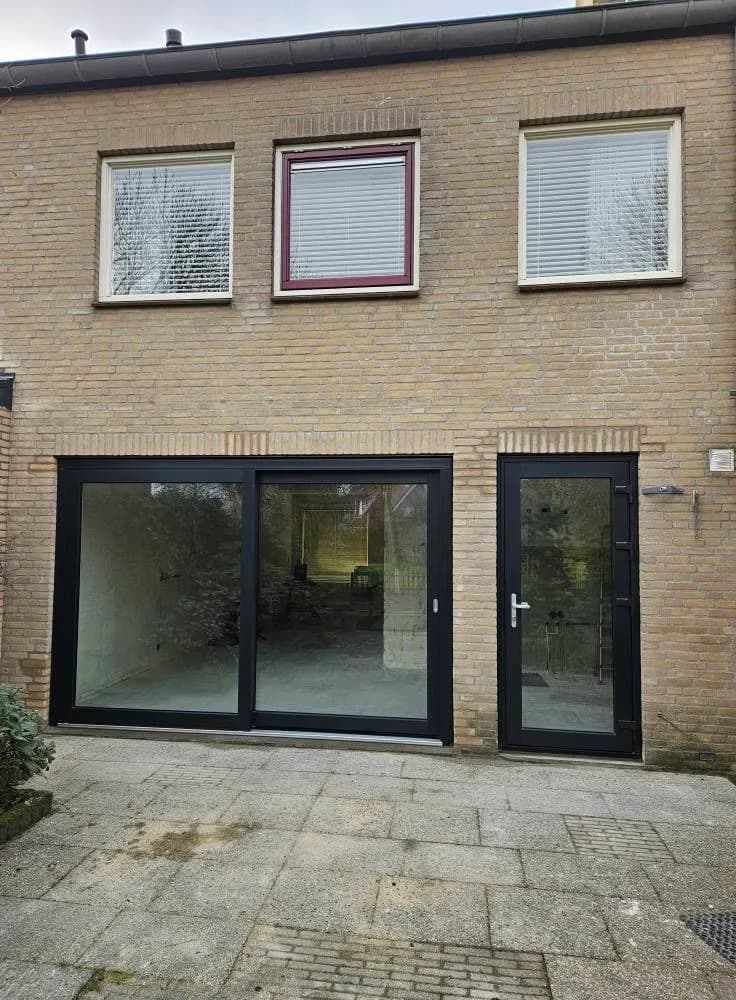 Gevelopening voorbereid voor schuifpui en achterdeur in Zwolle