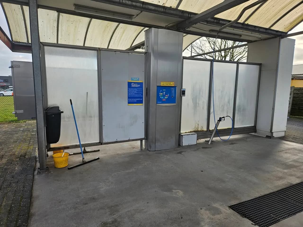 Scheidingswand wasboxen vervangen foto 2