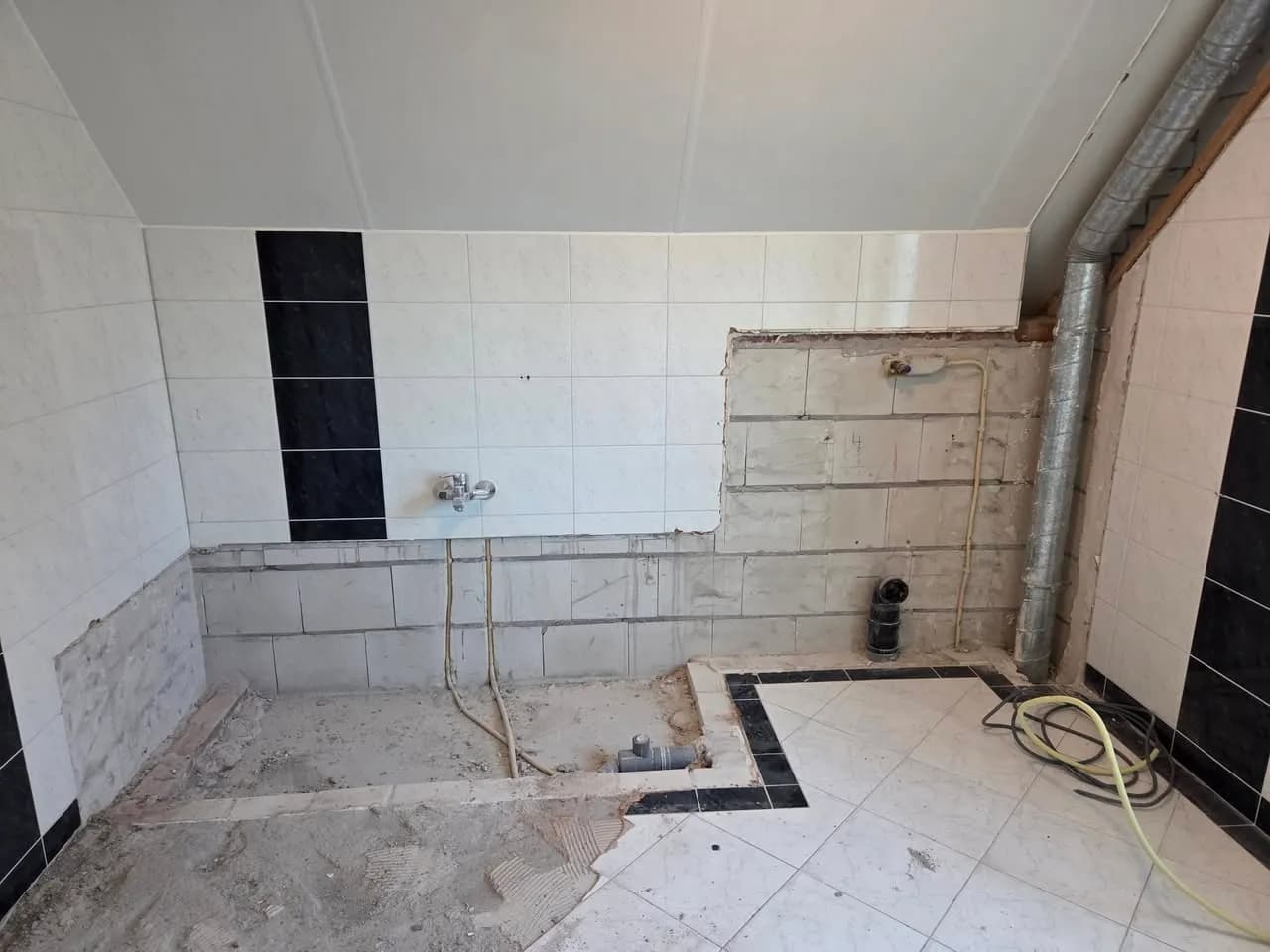 Badkamer renovatie in Wijhe met voorbereide wand en vloer