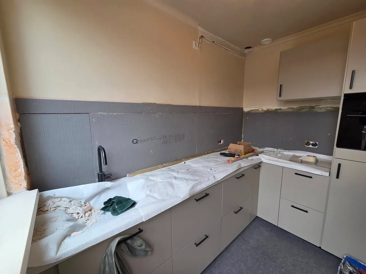 Keuken betegeld in Boskamp foto 3