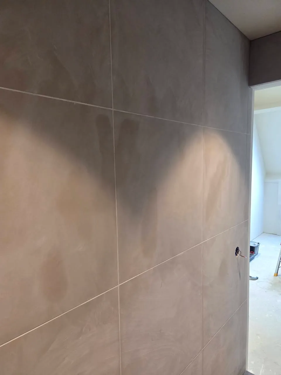 Tegelwerk badkamer afgerond foto 3