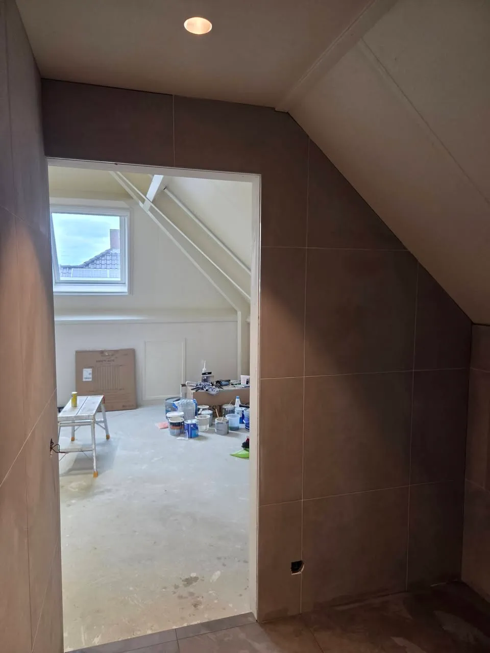 Tegelwerk badkamer afgerond foto 4