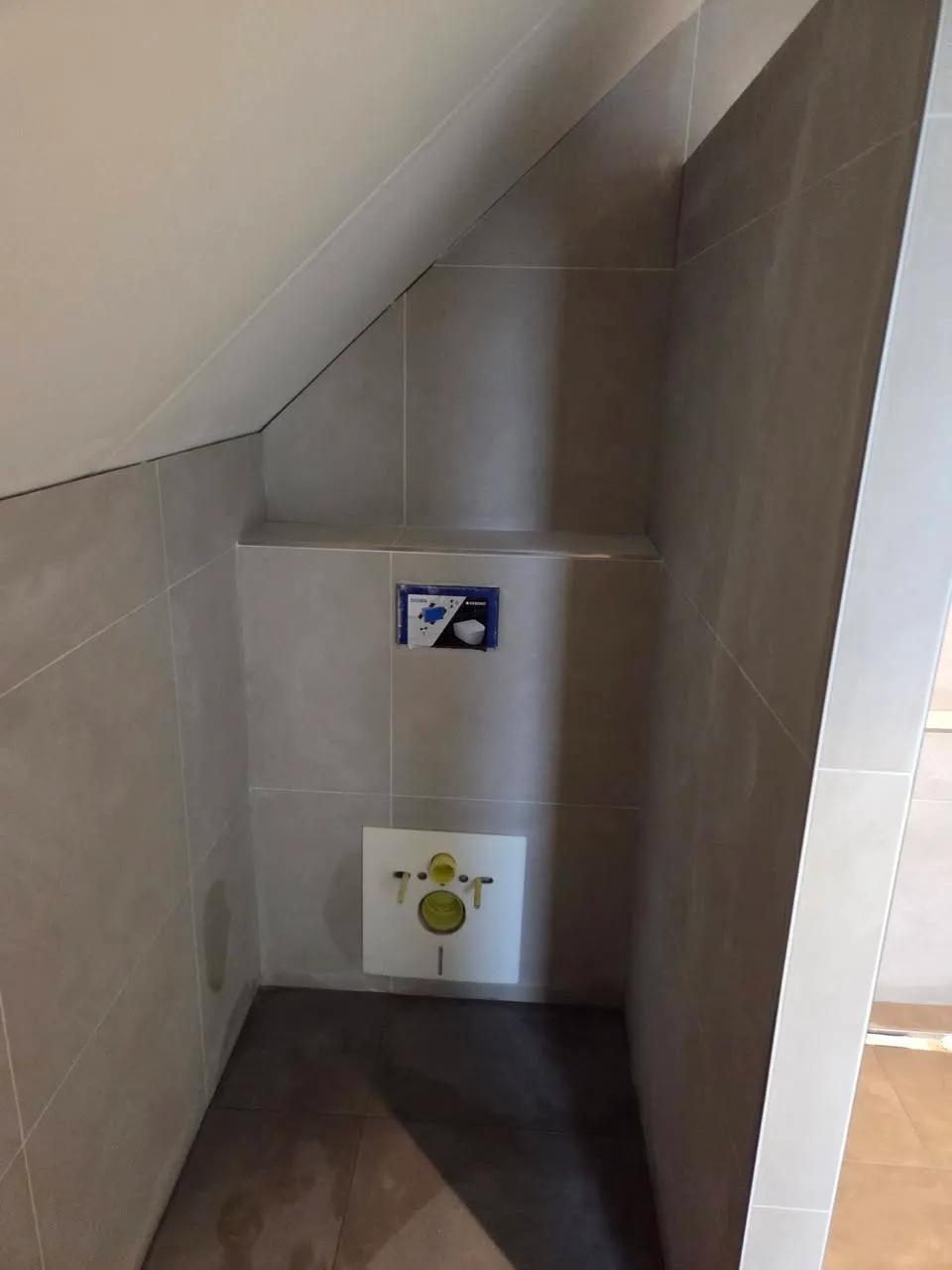 Tegelwerk badkamer afgerond foto 5