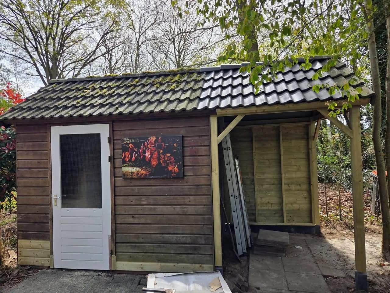 Houtrot hersteld aan bestaand schuurtje